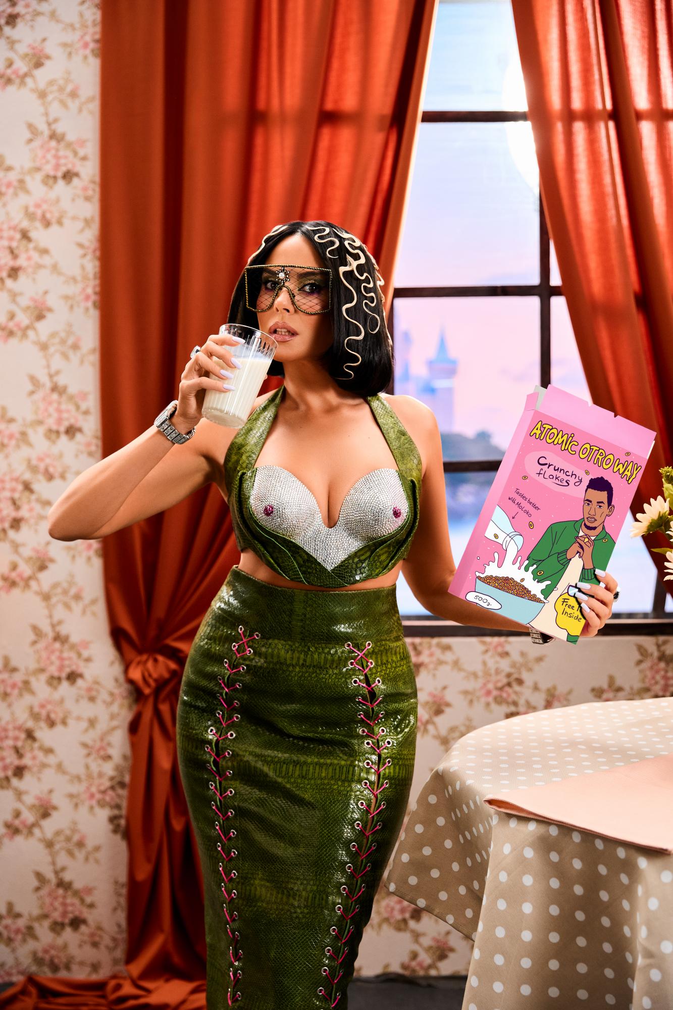 Каменських розкрила правду про "роман" з молодим співаком: провокативне відео